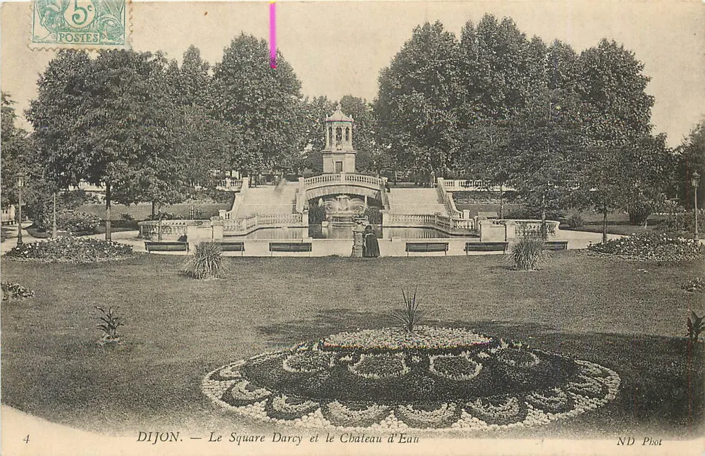 Dijon — Le Square Darcy et le Château d'Eau - Frente