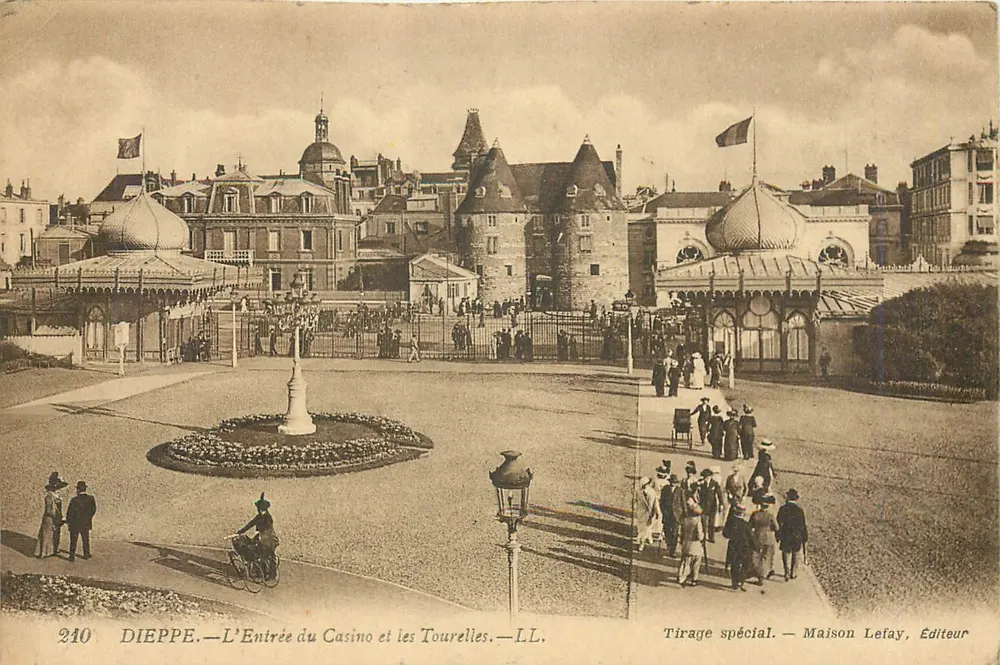 Dieppe — L'Entrée du Casino et les Tourelles — Maison Lefay, Éditeur - Recto