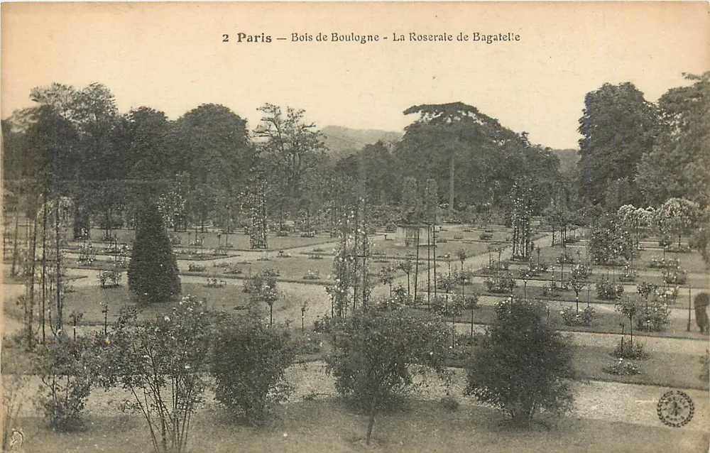 Paris — Bois de Boulogne — Der Rosenpark von Bagatelle - Vorderseite