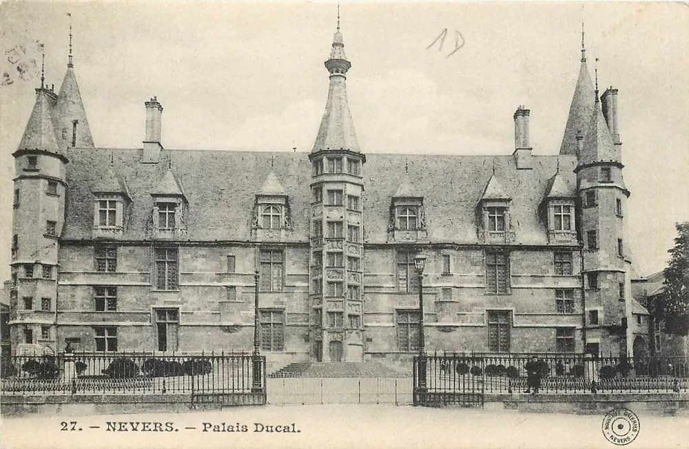 Nevers — Palácio Ducal — Editor Nevers - Frente
