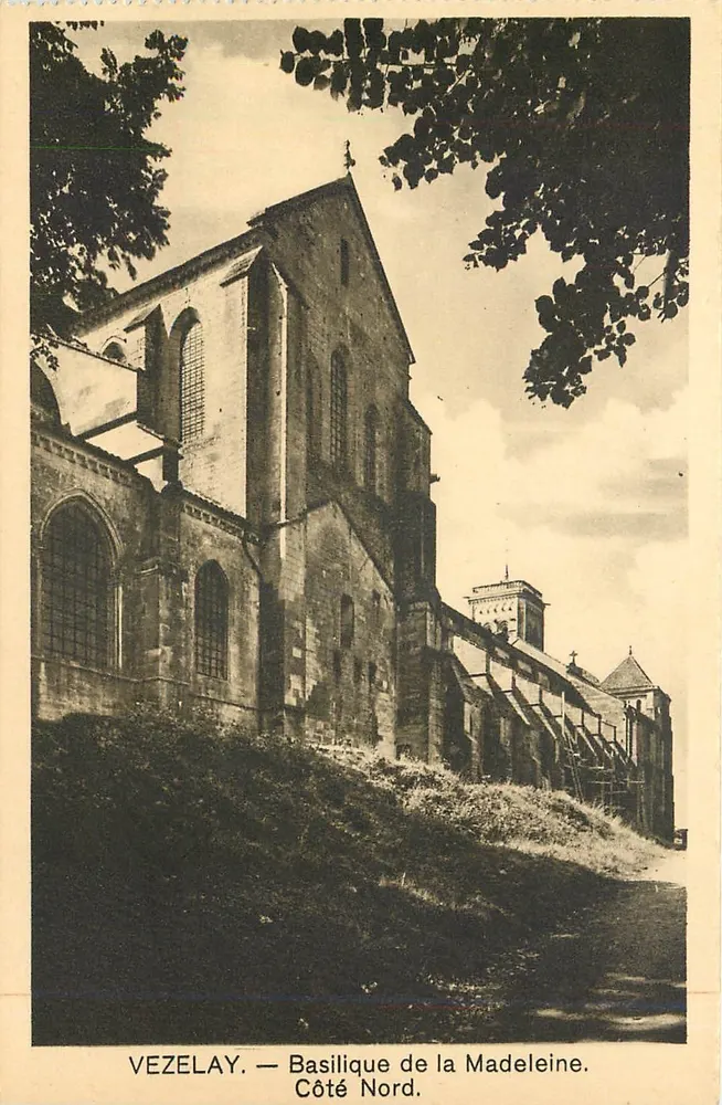 Vézelay — Basilique de la Madeleine. Côté Nord. - Recto
