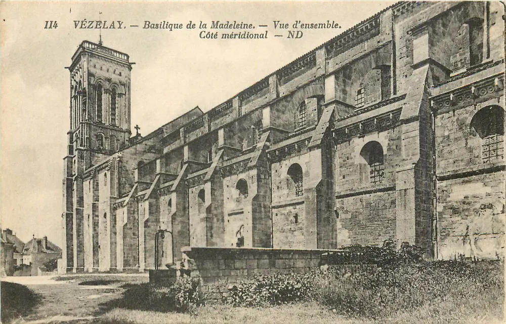 Vézelay — Basílica de la Madeleine — Vista geral. Lado meridional — ND - Frente