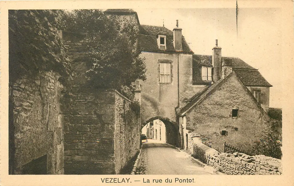 Vézelay — A rua do Pontot - Frente