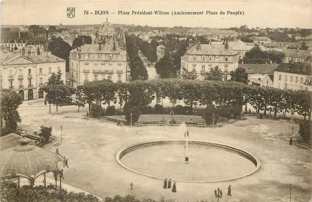 Dijon — Praça Presidente-Wilson (Anteriormente Praça do Povo) — M.A.N. 76 - Frente