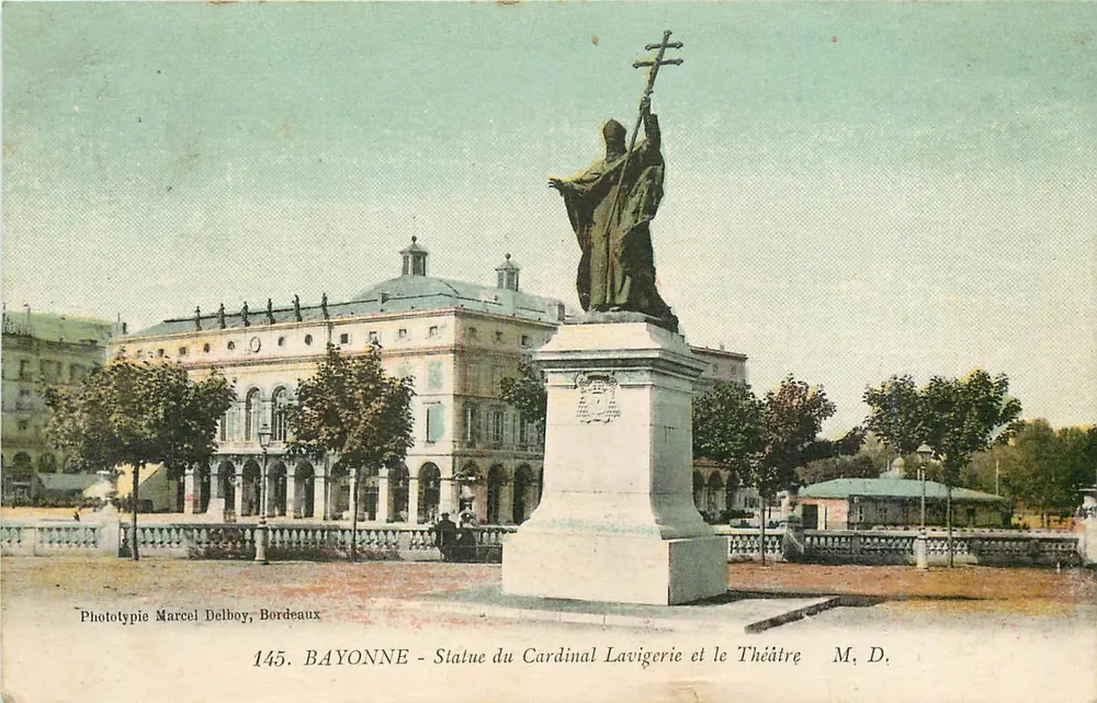 Bayonne - Statue des Kardinals Lavigerie und das Theater — Phototypie Marcel Delboy, Bordeaux, n°145 - Vorderseite