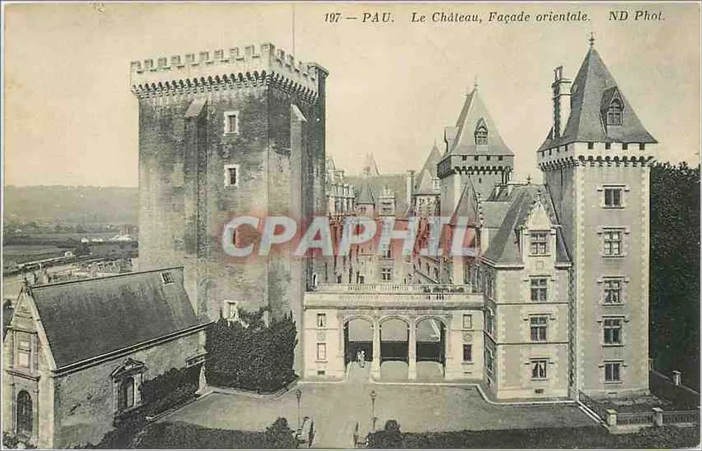 Pau — O Castelo, Fachada Oriental — ND Fot. - Frente