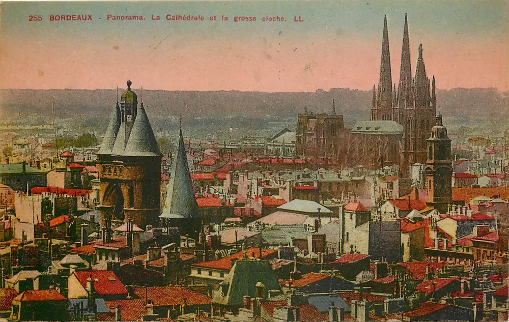 Bordeaux - Panorama. Die Kathedrale und die große Glocke. LL - Vorderseite