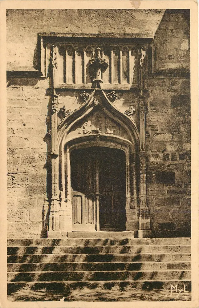 Excideuil (Dordogne) — Porte de l'église (côté sud) du XVᵉ siècle — MyL - Recto