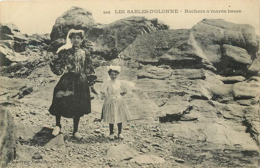 Les Sables-d'Olonne - Rochas à maré baixa — Fototipia Vassellier, Nantes, n° 545 - Frente