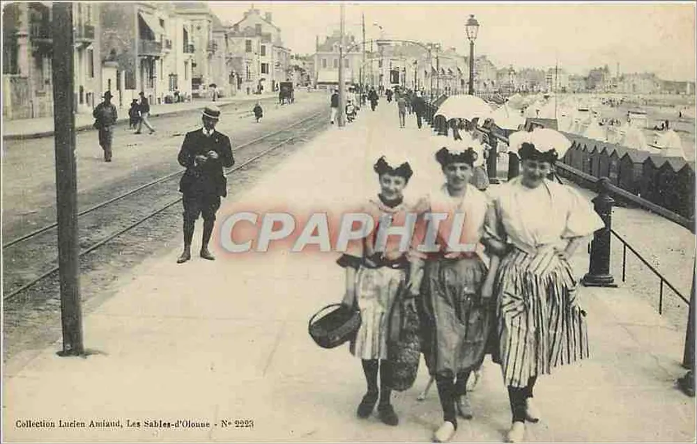 Les Sables-d'Olonne — Vista da promenade com trem — Coleção Lucien Amiand, N° 2223 - Frente