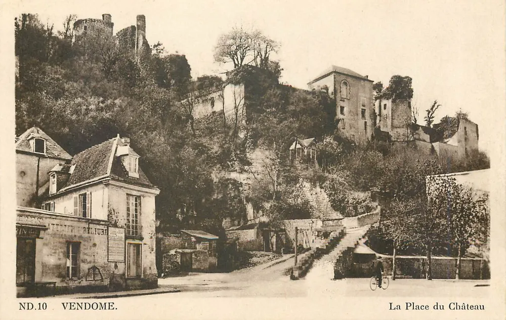 Vendôme — Plac Zamku — ND.10 — Wydawca: Cie des Arts Photomécaniques de Strasbourg-Schiltigheim - Awers