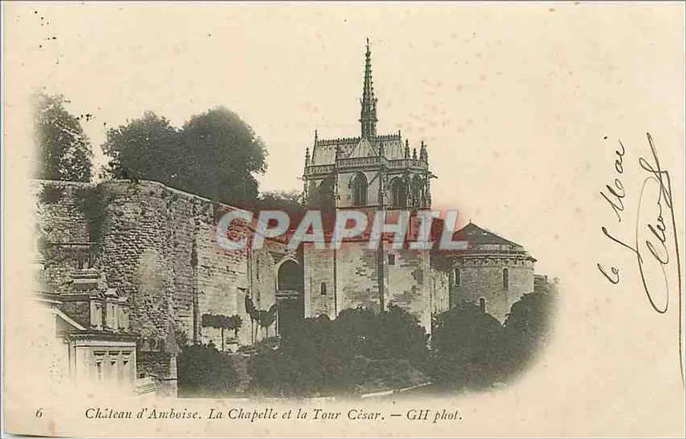 Schloss Amboise. Die Kapelle und die Caesar-Turm — GH Foto. - Vorderseite