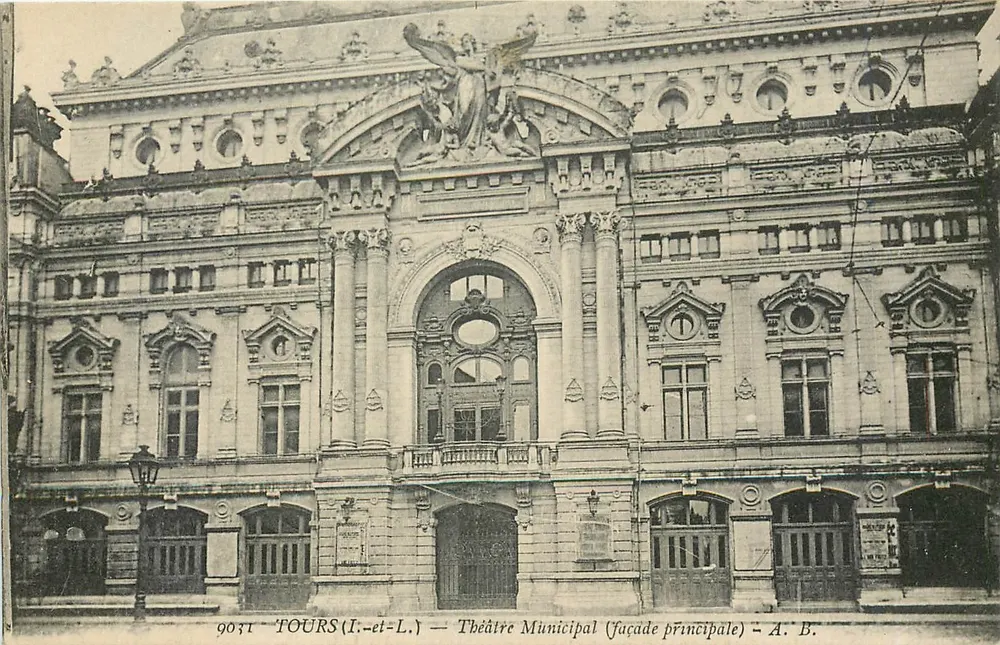 Tours (Indre-et-Loire) — Théâtre Municipal (façade principale) — A. B. - Recto