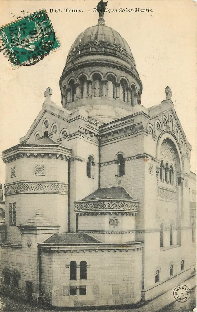Tours. — Basílica de São Martinho — Grande Bassin Tours - Frente