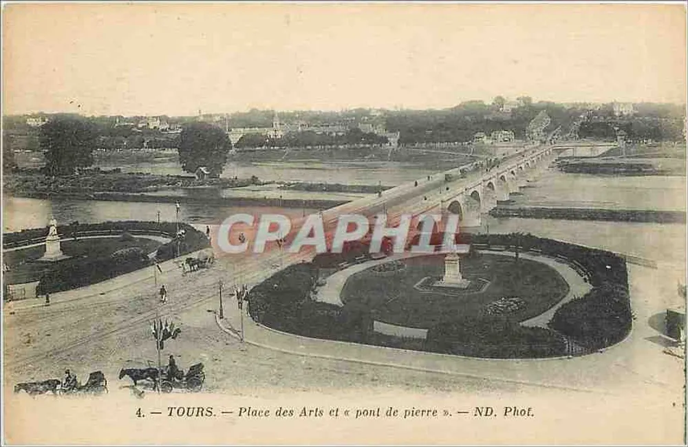 Tours — Place des Arts et pont de pierre — ND. Phof. - Recto