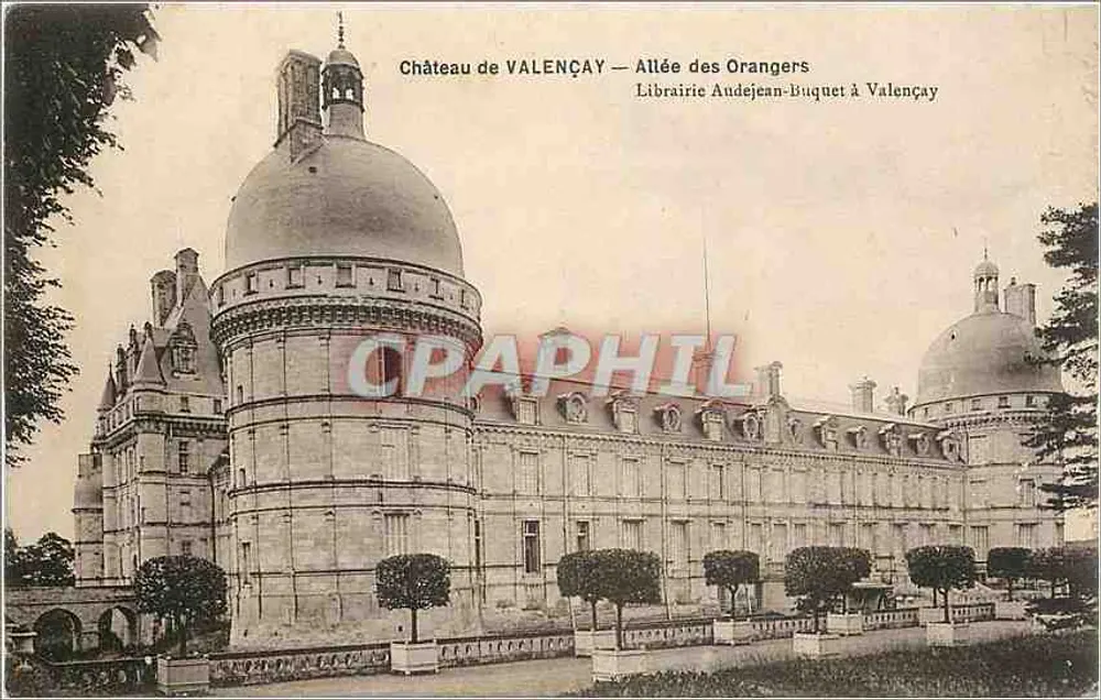 Castelo de Valençay — Avenida dos Laranjeiros — Livraria Audéjean-Buquet em Valençay - Frente