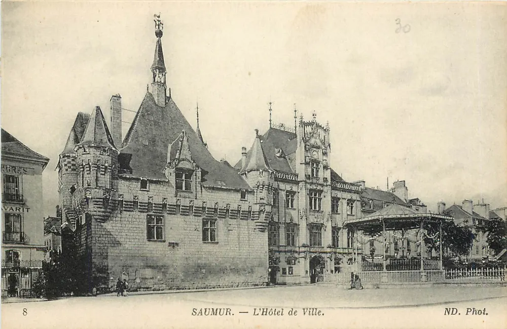 Saumur — L'Hôtel de Ville — ND. Phot. - Recto