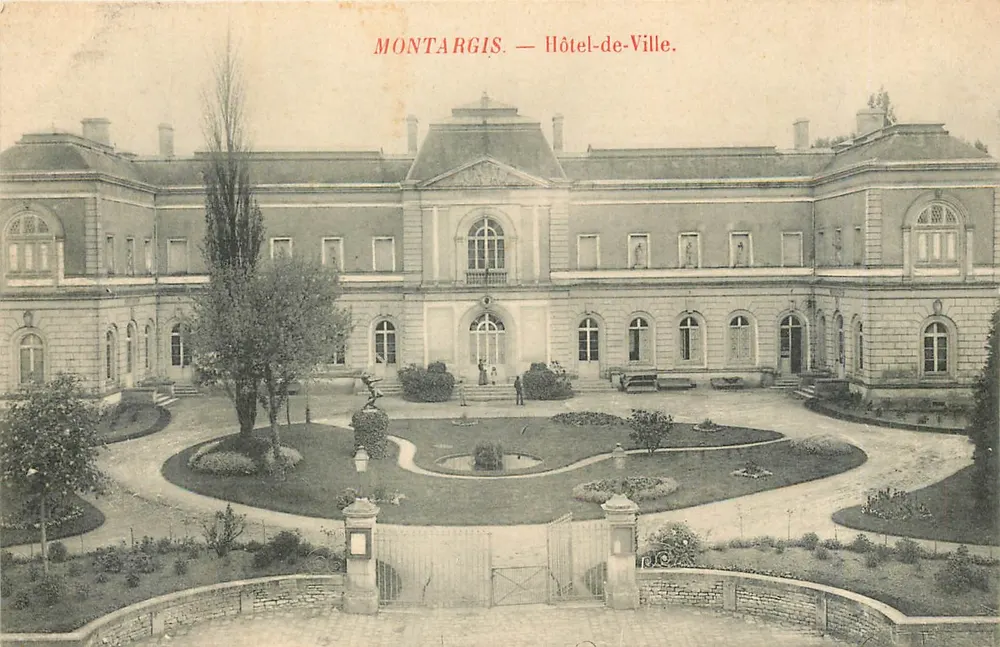 Montargis — Hotel de Ville. - Frente