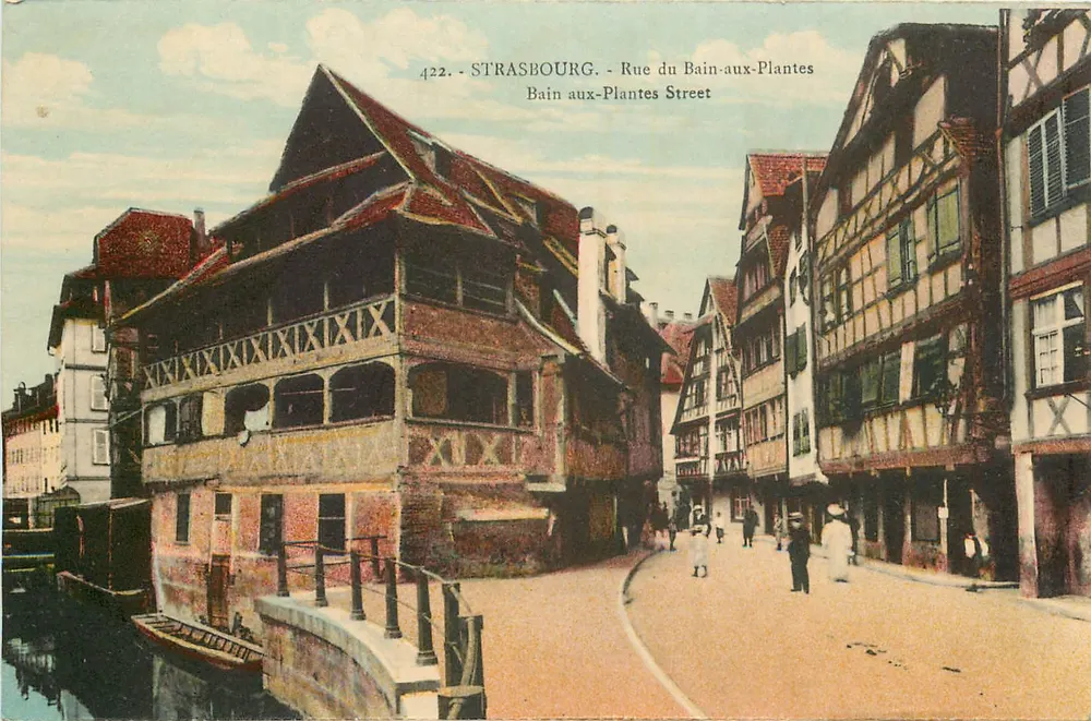 Strasbourg - Rue du Bain-aux-Plantes — vue de la rue et du canal avec bâtiments à colombages — éditeur Marque Déponax - Recto