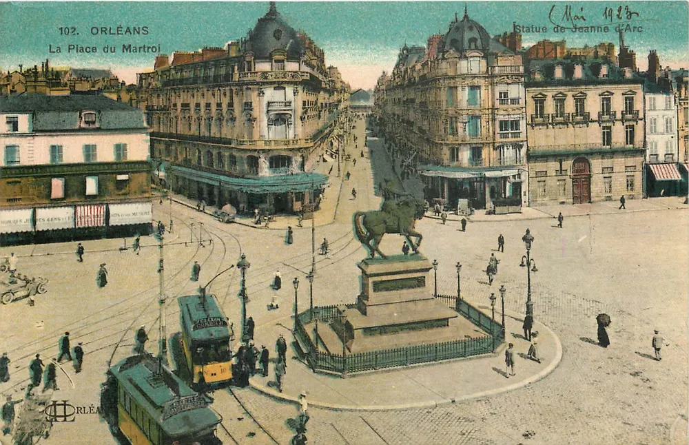 Orléans — La Piazza del Martroi con la Statua di Giovanna d'Arco — Editore H. LRLÉA - Recto