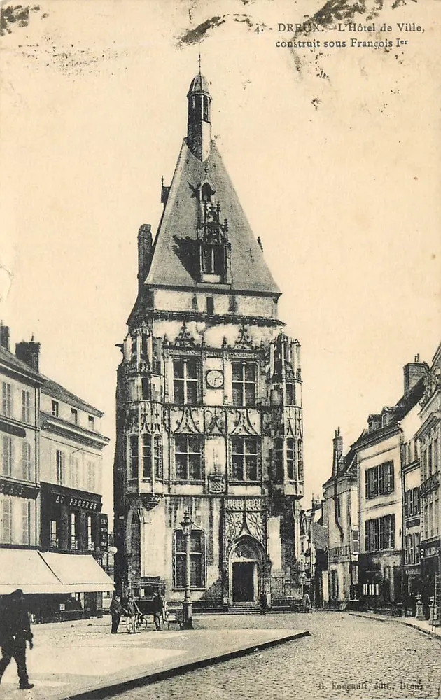 Dreux — O Hotel de Ville, construído sob Francisco I — G. Rougnault, Dijon - Frente