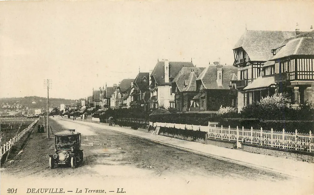 Deauville — A Terrasse — LL. — n°201 - Frente