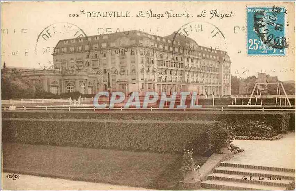 Deauville - A Praia das Flores - O Royal - Frente