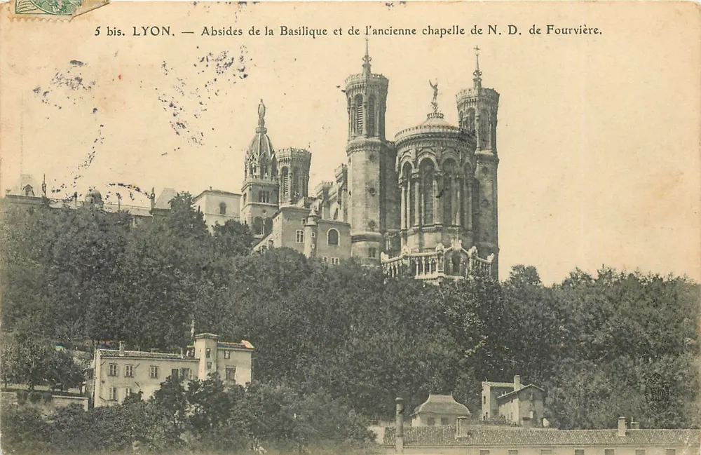 LYON — Apsiden der Basilika und der ehemaligen Kapelle Notre-Dame de Fourvière - Vorderseite