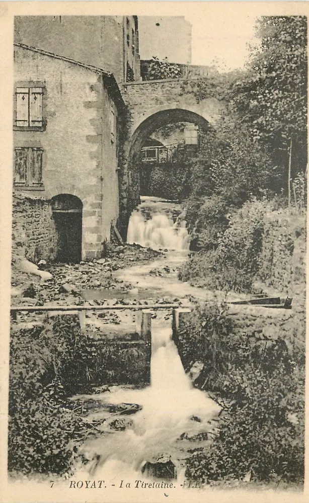 Royat - The Tirelaine — view of the stream and stone bridge - Front