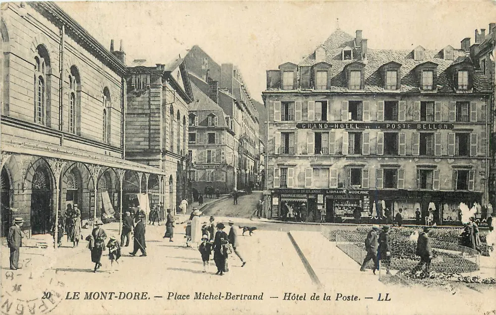 Le Mont-Dore — Place Michel-Bertrand — Hôtel de la Poste — LL - Recto
