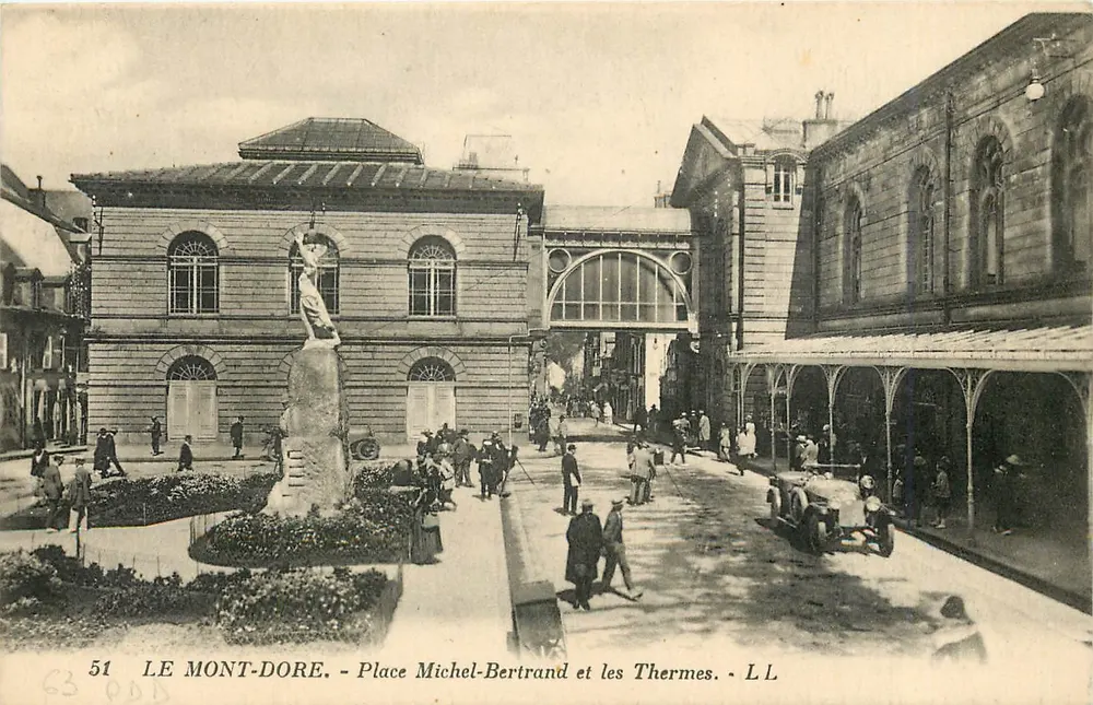 Le Mont-Dore - Place Michel-Bertrand und die Thermalbäder - LL - Vorderseite