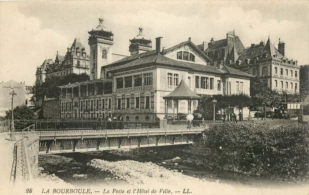 La Bourboule — De Post en het Stadhuis — LL. - Voorkant