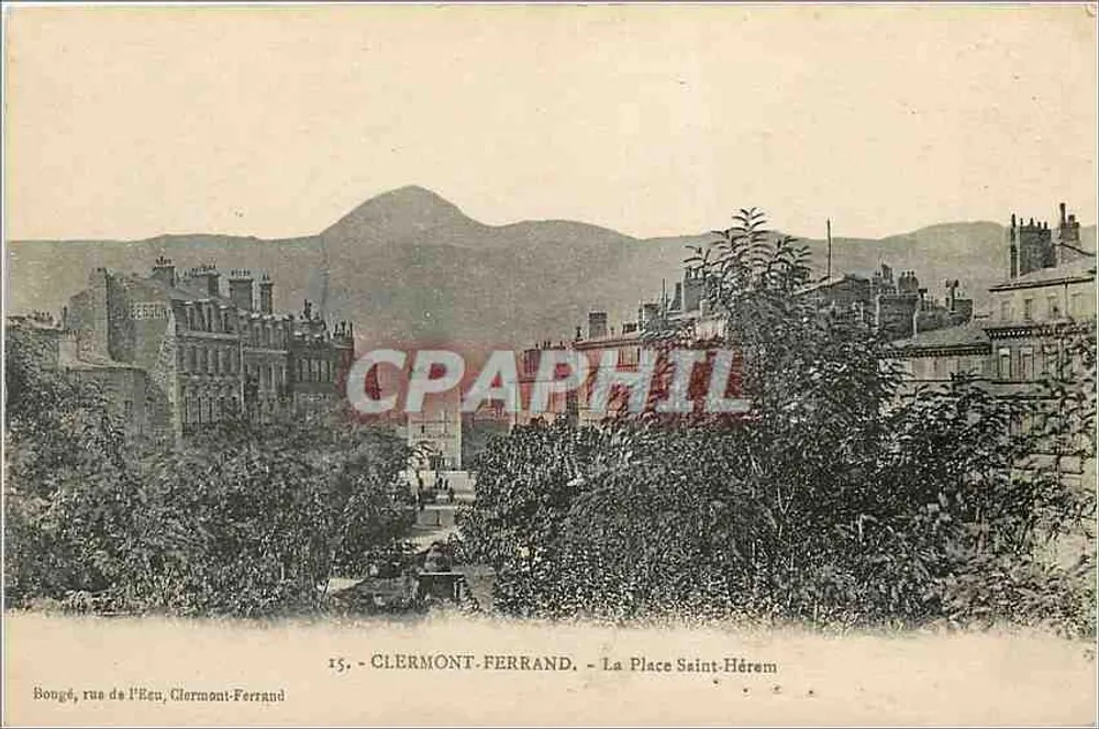 Clermont-Ferrand — A Place Saint-Hérem — vista da rue de l'Écu - Frente