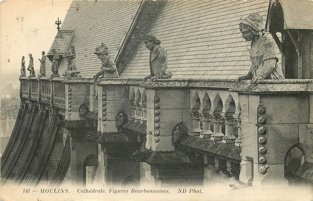 Moulins — Catedral. Figuras Bourbonnaises — ND Phol. - Frente