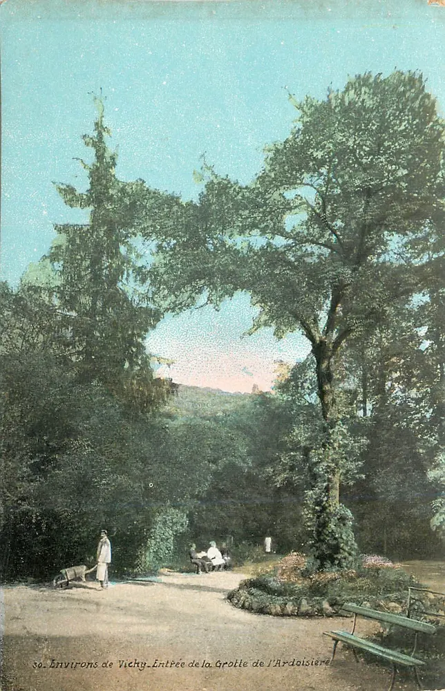 Environs de Vichy — Entrée de la Grotte de l'Ardoisière — Éditeur Vichy, n°30 - Recto