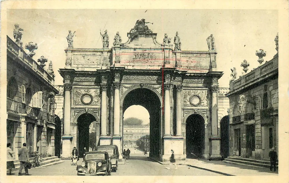 Nancy — Der Triumphbogen, Aufnahme von der Place Stanislas — Druckerei A. Humblot, Nancy - Vorderseite