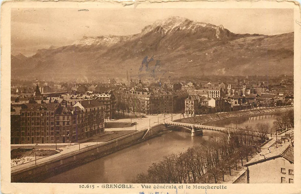 Grenoble — Vista geral e o Moucheterotte — Dauphinal d'Agay - Frente