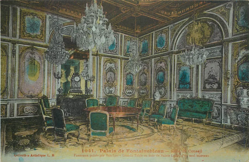 Palais de Fontainebleau — Salle du Conseil — Panneaux peints par Van Loo — Grande Table en bois de Sainte Lucie, d'un seul morceau - Recto