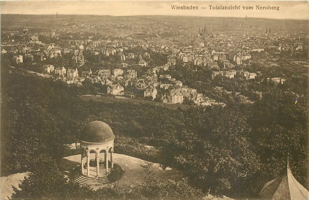 Wiesbaden — Vista panoramica del Neroberg — Editore Ernst Jacob Wiesbaden - Recto