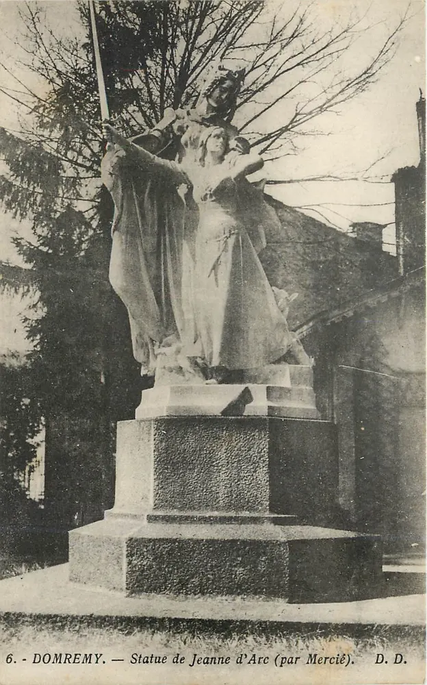 Domrémy — Estátua de Joana d'Arc (por Mercié) — D. D. - Frente