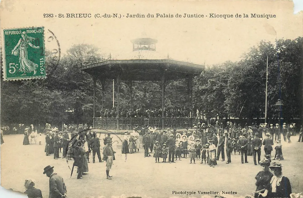 St BRIEUC (C.-du-N.) - Jardin du Palais de Justice - Kiosque de la Musique — Phototypie Vassellier, Nantes - Recto