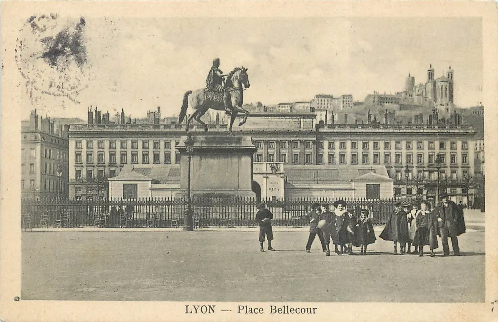 लियोन — प्लेस बेल कोर — घोड़े पर एक प्रतिमा — प्रकाशक लियोन, संख्या 1901 - आगे