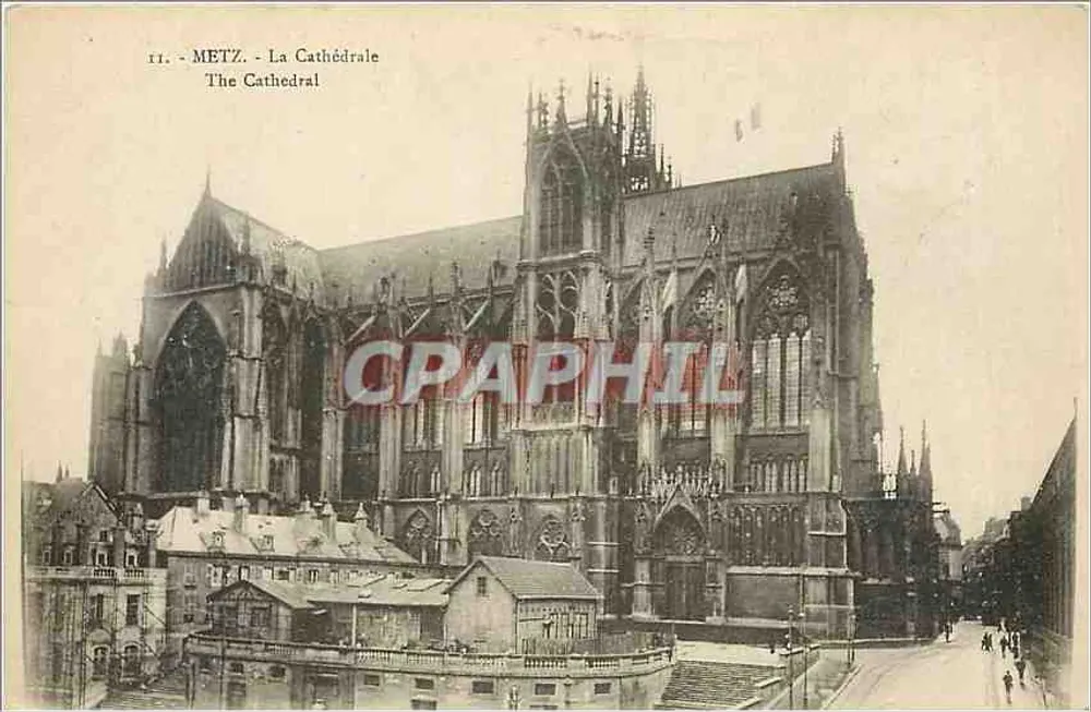 Metz - A Catedral — visão da catedral gótica com inscrição bilingue - Frente