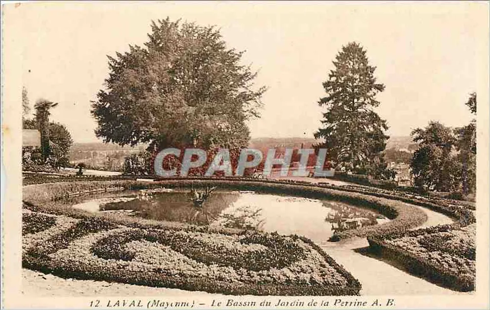 Laval (Mayenne) — Der Bassin des Gartens der Perrine A.B. - Vorderseite