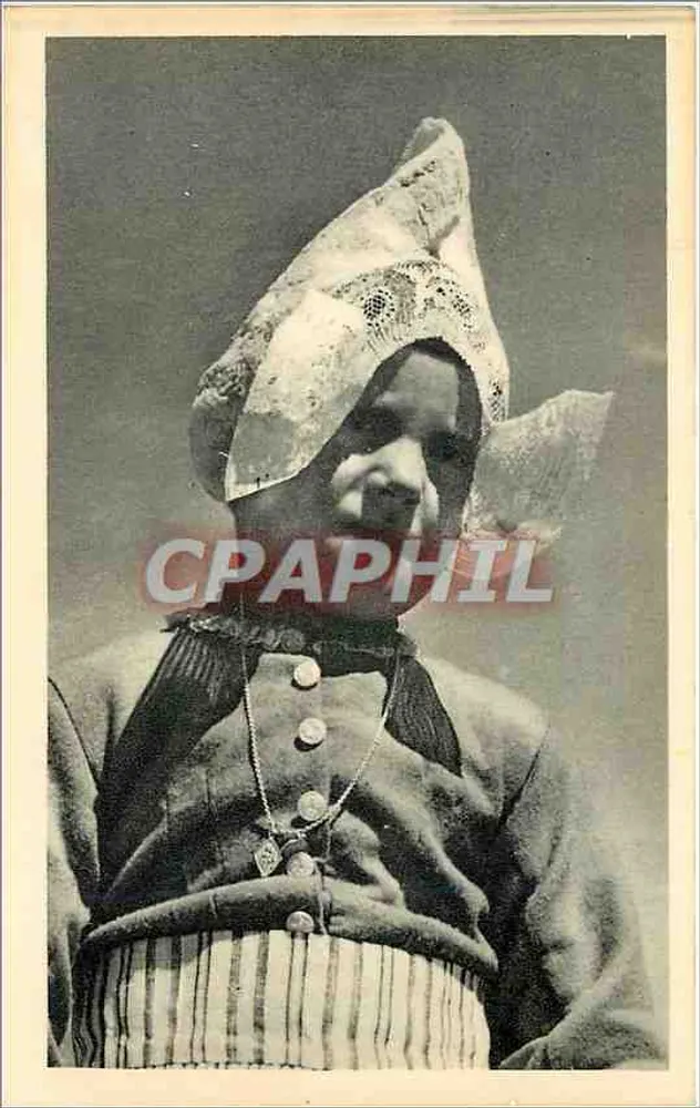 Criança usando chapéu de renda — Volendam, Holanda — editor PP - Frente