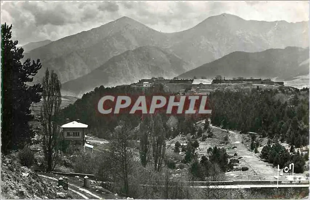 Mont-Louis (P.-Q.) — La Citadelle et les Montagnes — Les Editions d'Art - Recto