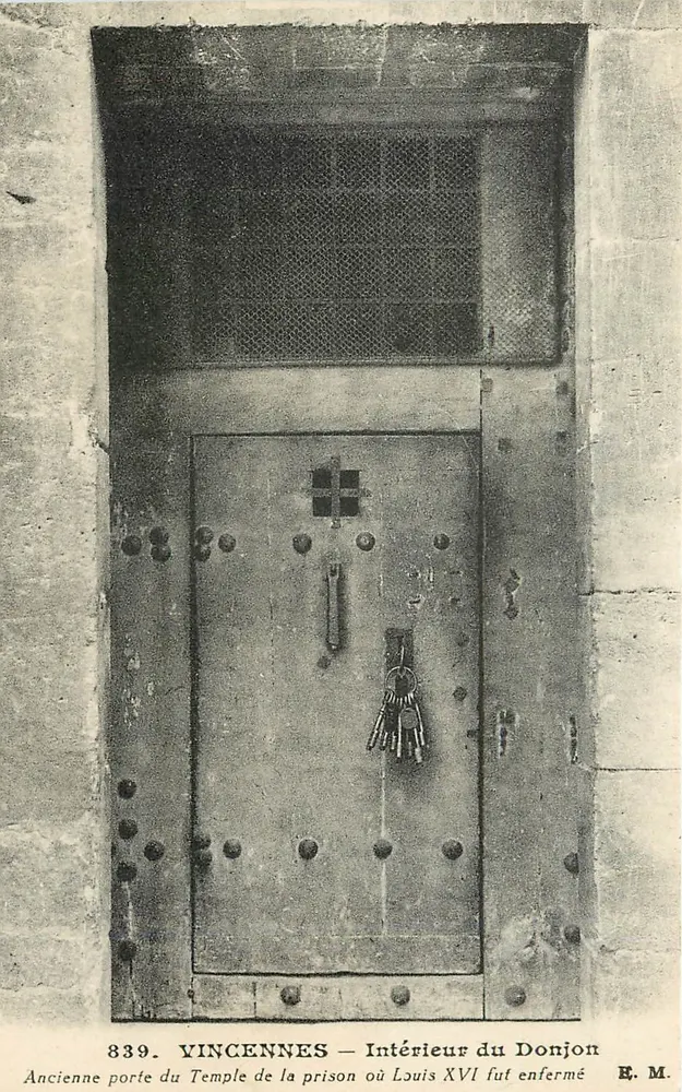 Vincennes — Interior do Donjon, Antiga porta do Templo onde Luís XVI foi preso — E. M. - Frente