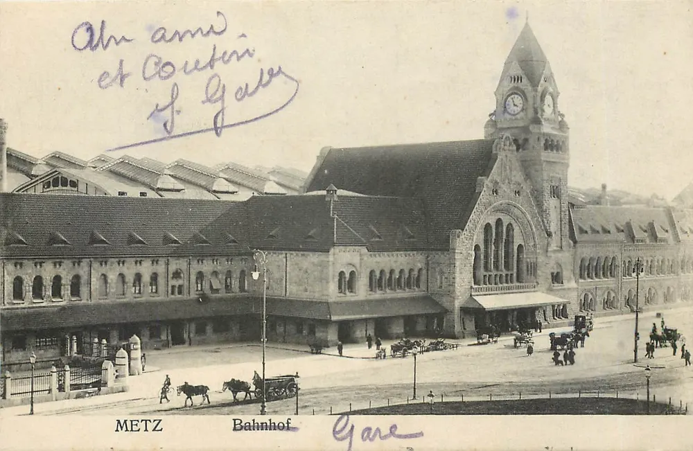 Estação de Metz — Bahnhof — vista do edifício com relógio — editor não visível - Frente