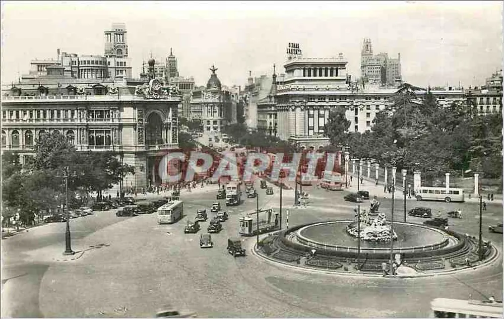 Madrid — Calle de Alcalá von Cibeles aus — Ansicht des Cibeles-Platzes - Vorderseite