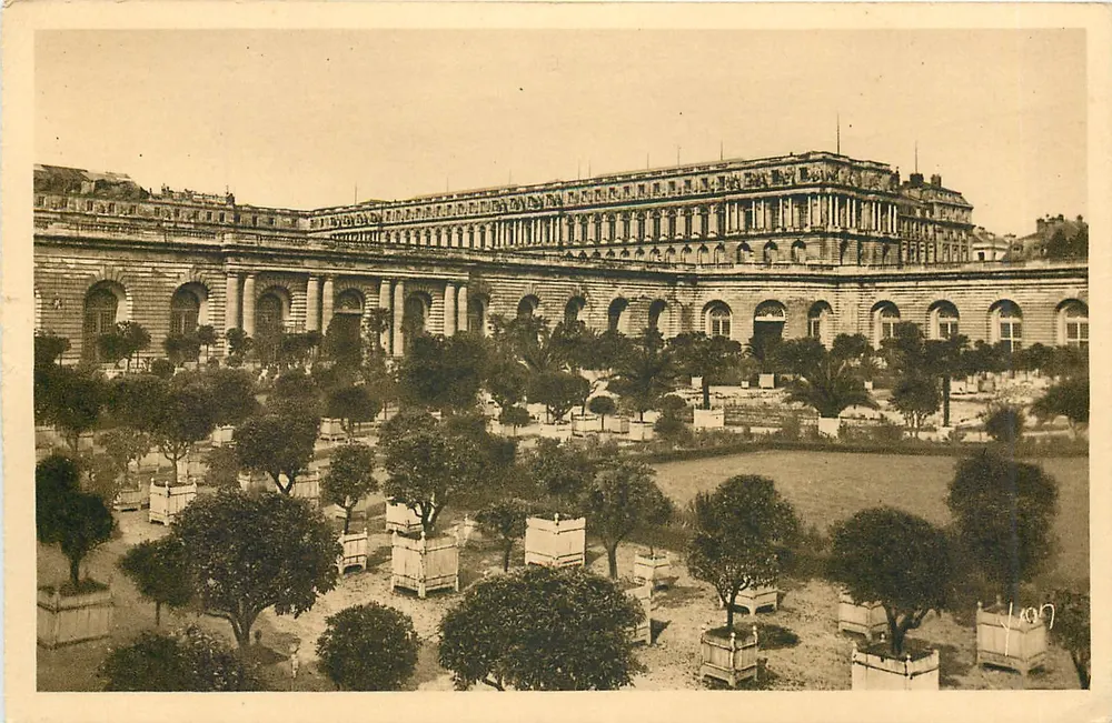 Jardins du Palais — L'Orangerie — Éditeur : Véscendeurs et Charmes de Versailles - Recto